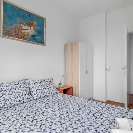 2 Bedroom Cozy In 公寓
