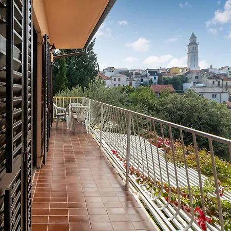 Apartment 2 Bedroom Beautiful In *