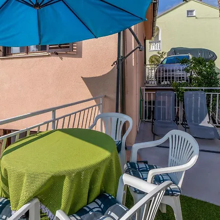 2 Bedroom Beautiful In Apartment *