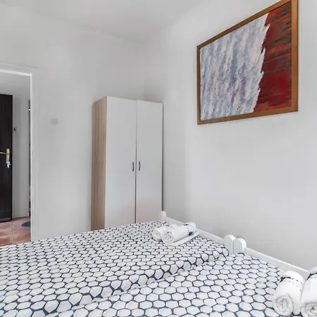 2 Bedroom Cozy In